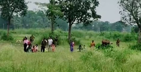 পুশ-ইনের চেষ্টা, এবার লাঠি নিয়ে পাহারায় জনগণ