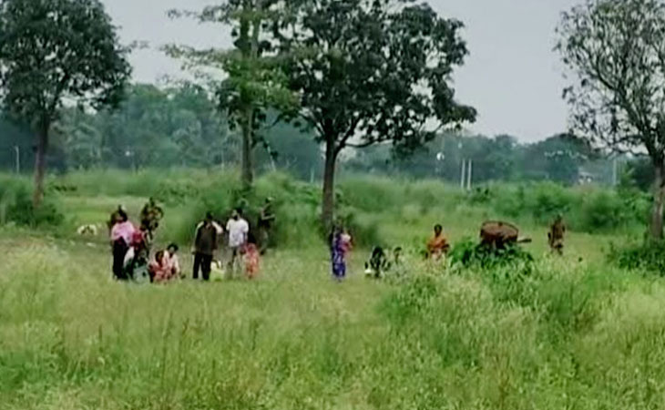 পুশ-ইনের চেষ্টা, এবার লাঠি নিয়ে পাহারায় জনগণ
