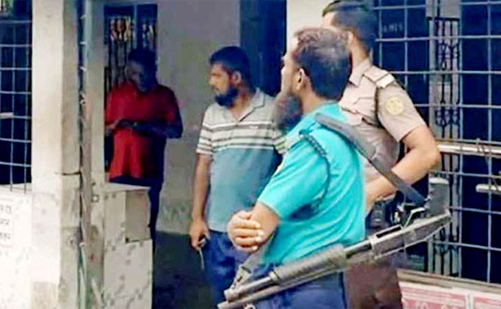 খুলনায় ফজরের নামাজের সময় মসজিদে ঢুকে গুলি