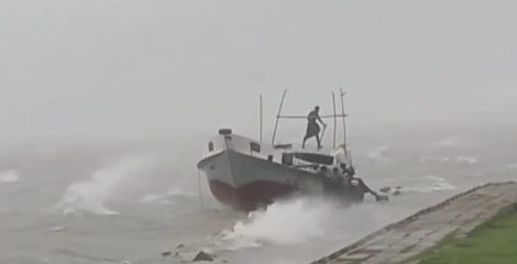 ৫ নৌ রুটে লঞ্চ চলাচল বন্ধ
