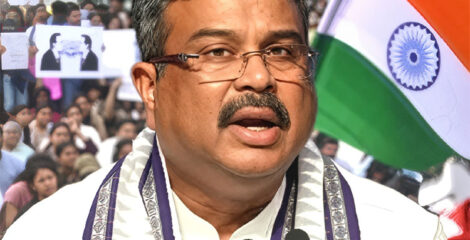 শিক্ষার্থীদের তোপের মুখে পদত্যাগ করলেন ভারতের শিক্ষামন্ত্রী